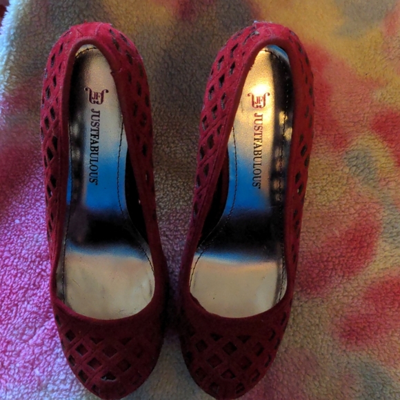 Heels - Picture 2 of 3